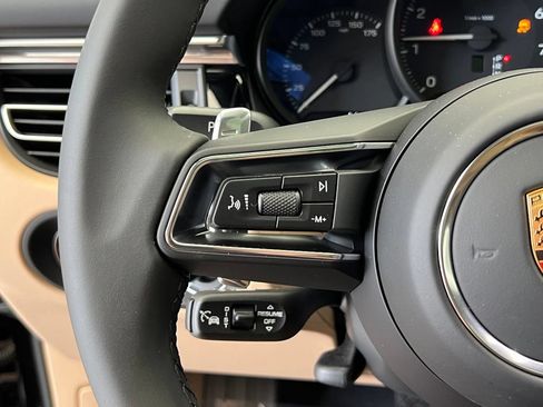 Used 2026 Porsche Macan AWD/4WD image 8