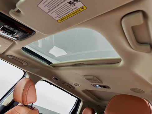 Used 2023 Kia Carnival SX Prestige image 5