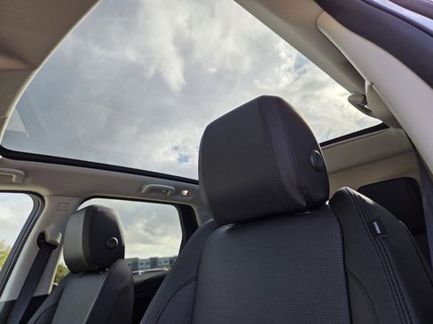 Used 2025 Land Rover Discovery Sport S image 26