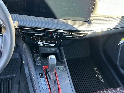 New 2025 Nissan Kicks SR w/ Illumination Package image 18