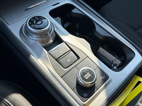 Used 2023 Ford Explorer XLT image 34