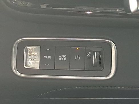 Used 2025 Buick Enclave Preferred w/ Power Package FWD image 33