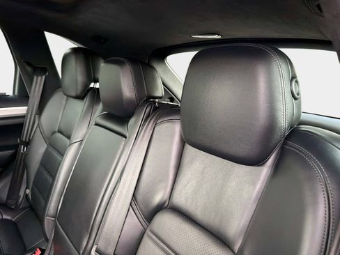 Used 2015 Porsche Cayenne Turbo AWD/4WD image 31
