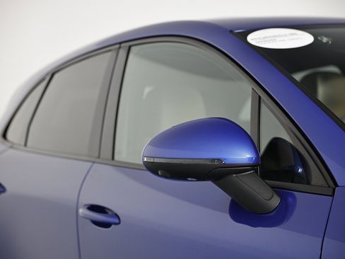 Certified 2021 Porsche Macan image 17