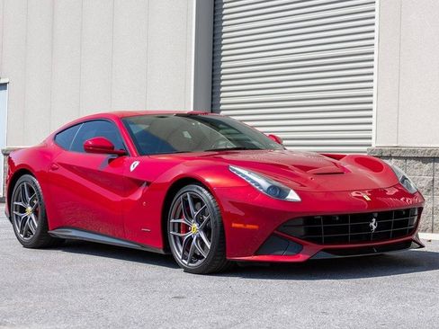 Used 2015 Ferrari F12 Berlinetta RWD image 8