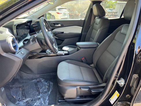 Used 2025 Chevrolet Trax LT w/ LT Convenience Package image 23