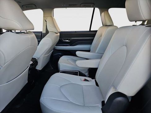 Certified 2025 Toyota Grand Highlander AWD Hybrid image 19