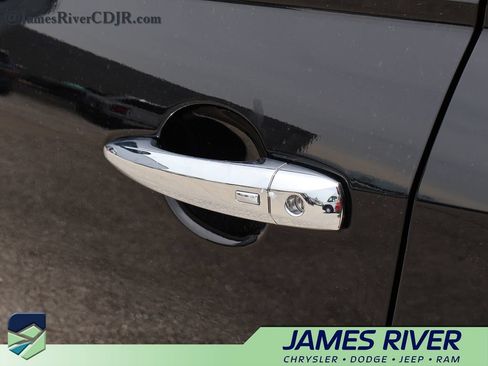 Used 2025 Nissan Altima 2.5 SV FWD image 19