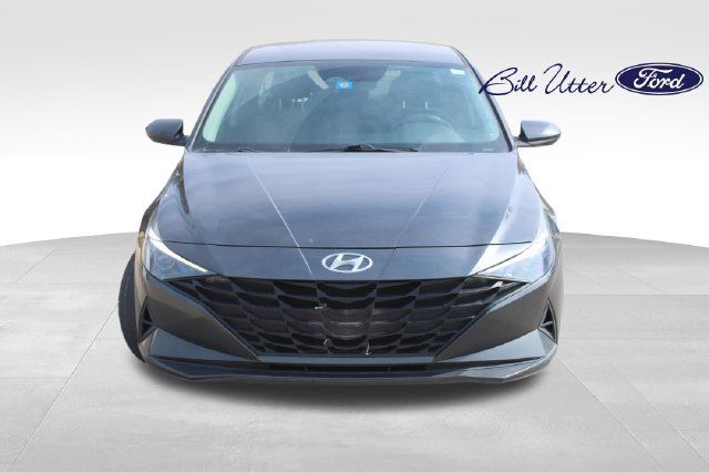 Used 2022 Hyundai Elantra SE w/ Preferred Accessory Package FWD image 2