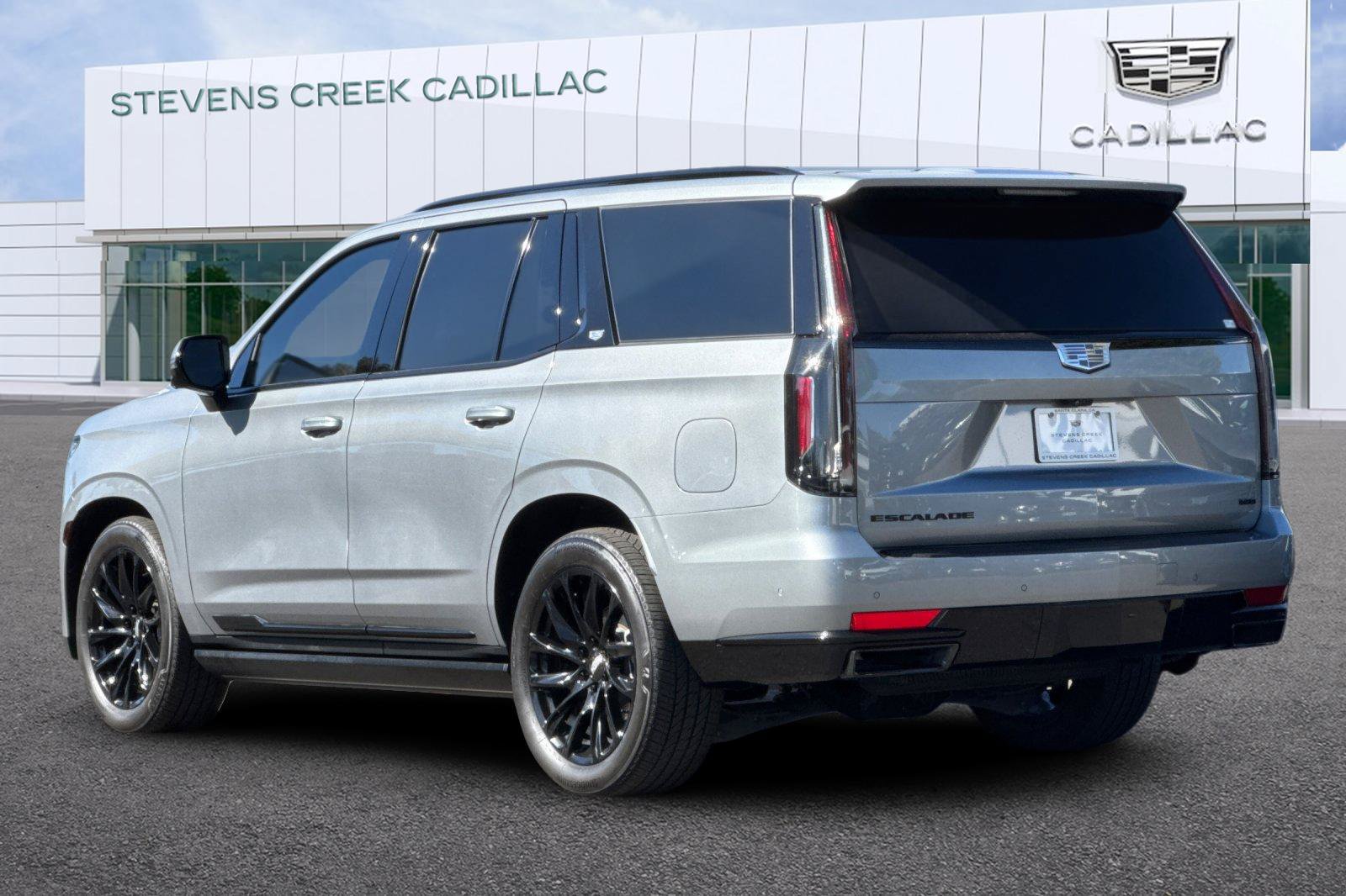 Certified 2023 Cadillac Escalade Sport Platinum w/ LPO, ONYX Package AWD/4WD image 5