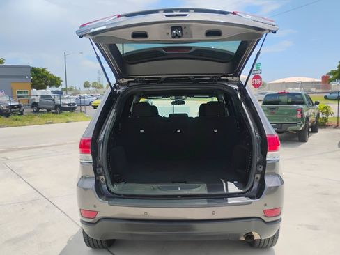 Used 2021 Jeep Grand Cherokee Laredo RWD image 6