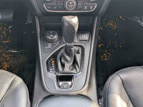 Used 2019 Jeep Cherokee Limited AWD/4WD image 19