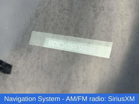 Used 2024 Kia Carnival EX image 7