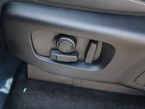 New 2025 Land Rover Discovery Dynamic SE image 23