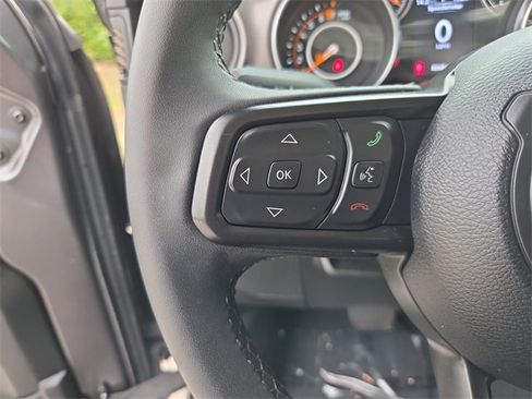 Used 2023 Jeep Gladiator Sport image 20