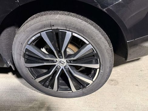 Used 2025 Volvo XC60 B5 Plus image 5