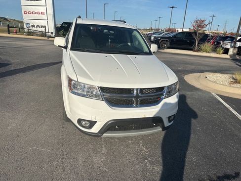 Used 2018 Dodge Journey SXT image 4