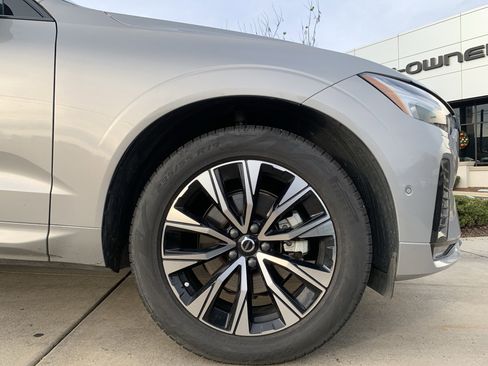 Used 2025 Volvo XC60 B5 Plus image 13