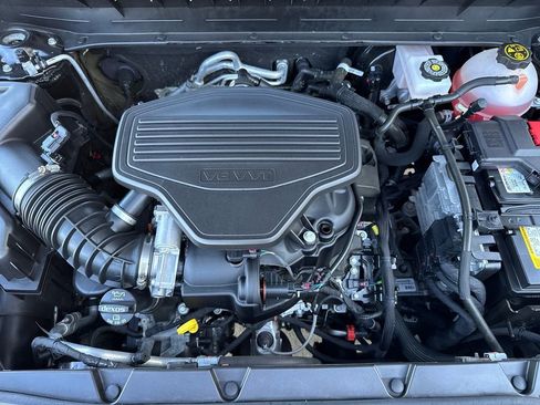 Certified 2023 GMC Acadia SLT image 40