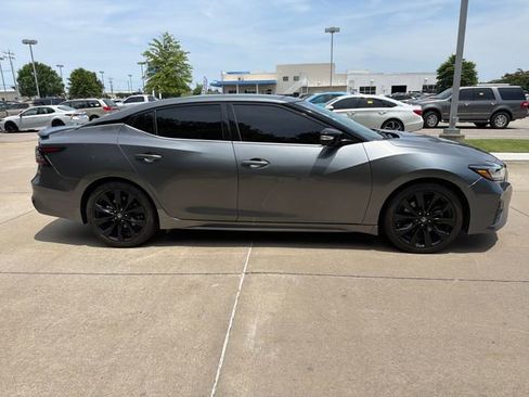 Used 2019 Nissan Maxima SR w/ Premium Package FWD image 6