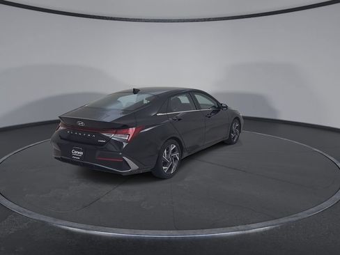 Used 2025 Hyundai Elantra Limited FWD image 16
