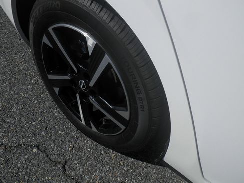 Used 2025 Nissan Sentra SV image 10