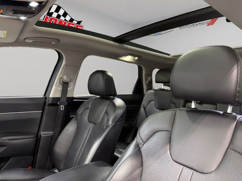 Used 2022 Kia Sorento S w/ Panoramic Sunroof Package image 5
