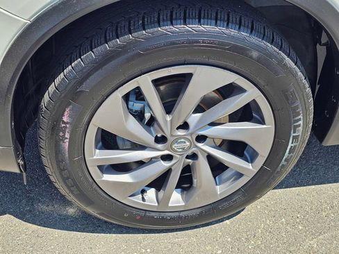 Used 2016 Nissan Rogue FWD image 9