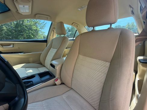 Used 2015 Toyota Camry LE FWD image 11