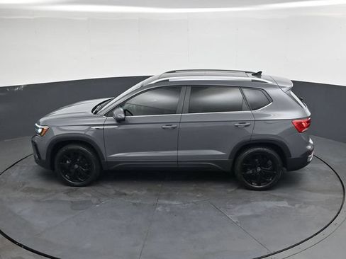 Used 2023 Volkswagen Taos SE w/ Panoramic Sunroof Package AWD/4WD image 27