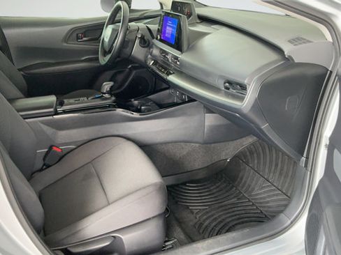 Used 2024 Toyota Prius FWD image 23