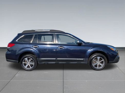 Used 2014 Subaru Outback 3.6R Limited AWD/4WD image 4
