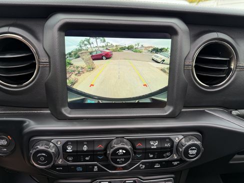 Used 2022 Jeep Wrangler Unlimited Sahara AWD/4WD image 23