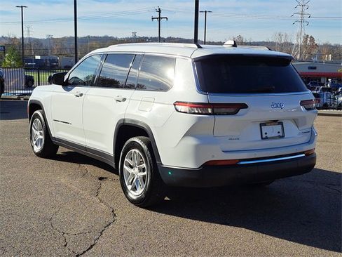 Used 2023 Jeep Grand Cherokee L Laredo image 3