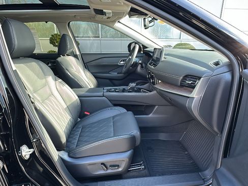 Certified 2025 Nissan Rogue Platinum w/ Platinum Premium Package image 23