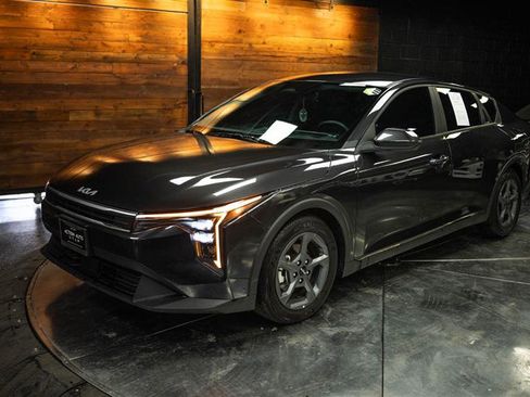 Used 2025 Kia K4 LXS image 2