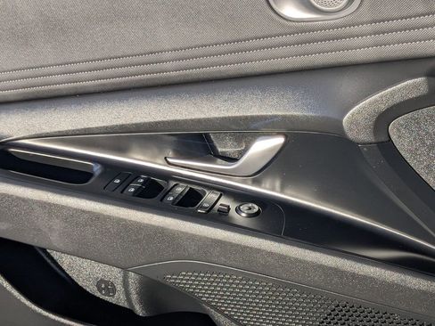 Used 2025 Hyundai Elantra SEL image 17