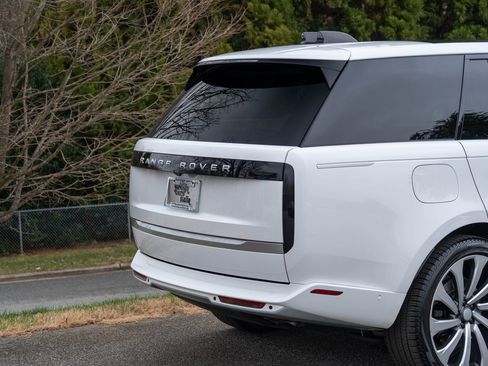 Used 2024 Land Rover Range Rover Autobiography image 11