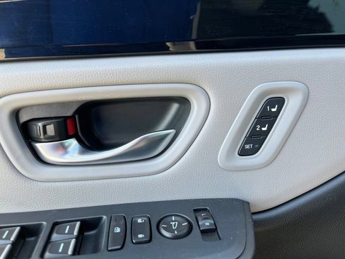 Used 2025 Honda Pilot Touring image 12