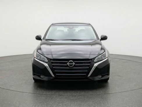 Used 2025 Nissan Altima 2.5 SV image 2
