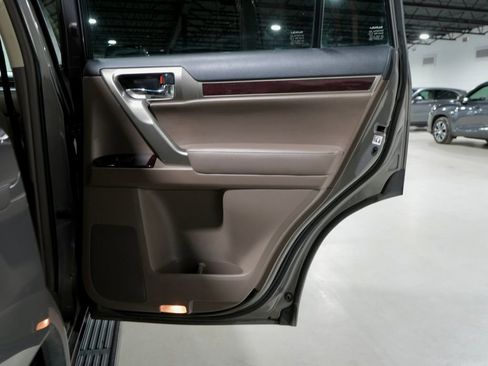 Used 2014 Lexus GX 460 w/ Premium Package image 33