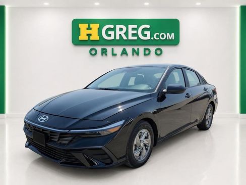 Used 2024 Hyundai Elantra SE FWD image 4