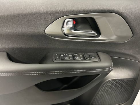 New 2026 Chrysler Voyager LX image 12