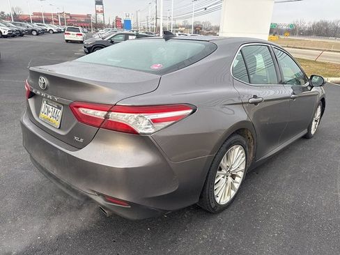 Used 2018 Toyota Camry XLE image 7