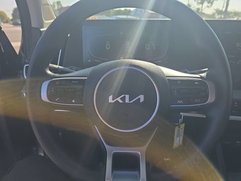 Used 2025 Kia Sportage LX FWD image 13