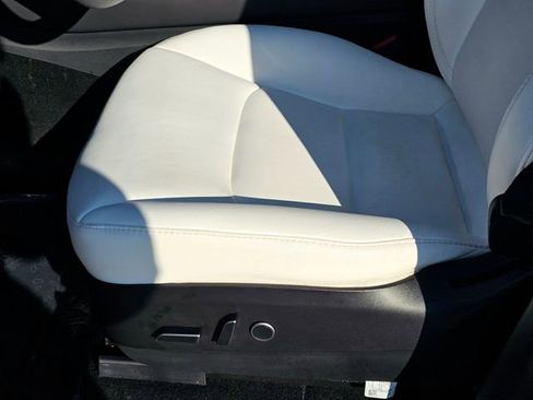 Used 2023 Tesla Model Y Long Range image 19