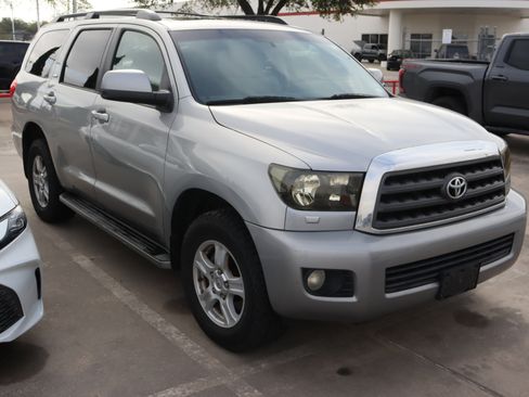 Used 2008 Toyota Sequoia SR5 image 2