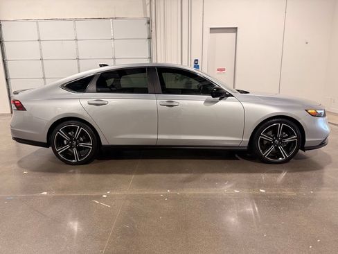 Used 2024 Honda Accord Sport image 4