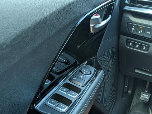 Used 2021 Kia Niro LXS image 22