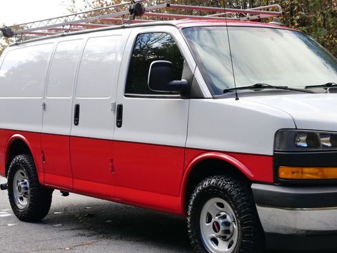 Used 2018 GMC Savana 3500 w/ Driver Convenience Package image 47